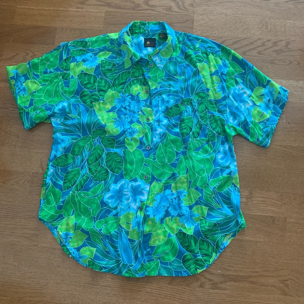 Liz sport ,100% Rayon ,Unisex Hawaiian Shirt ,Size Large